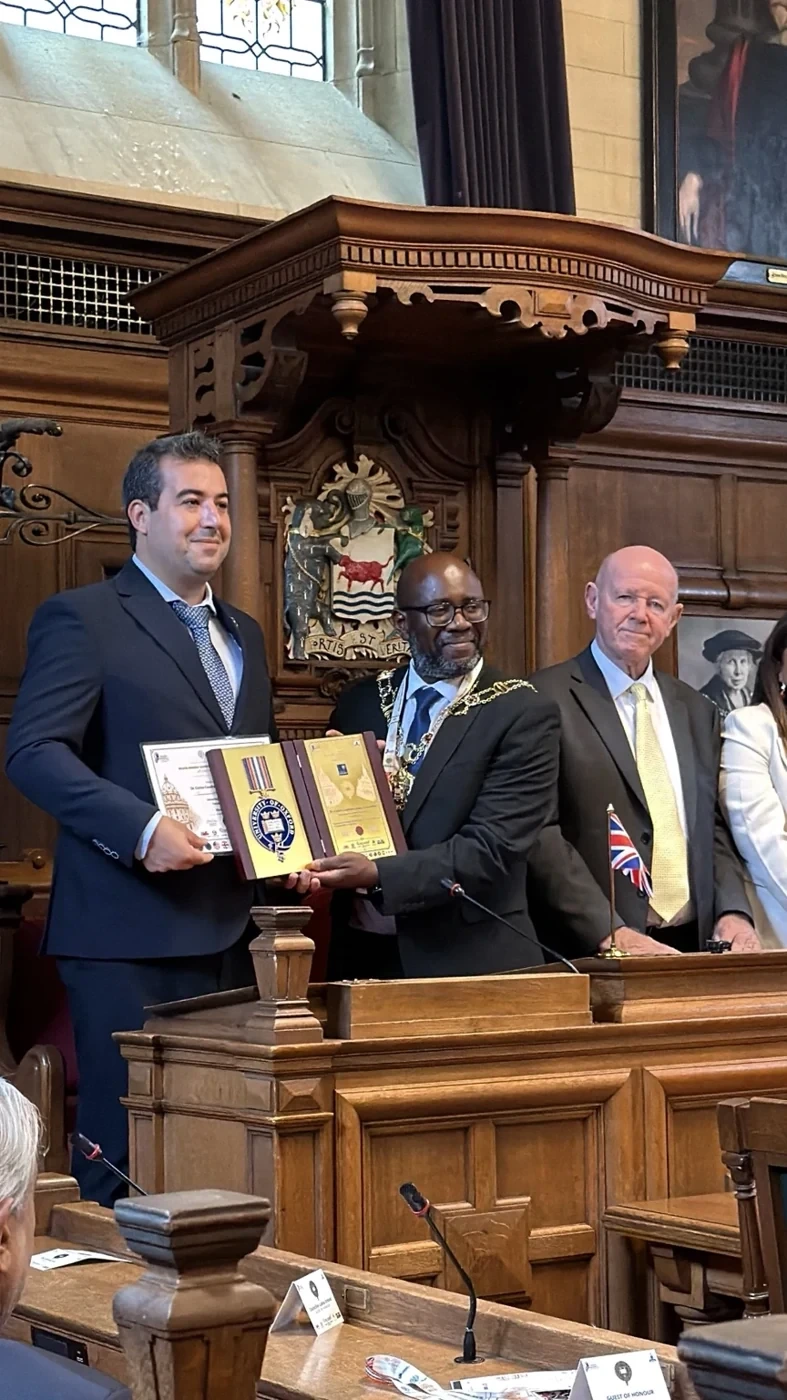 Dr. Carlos Cuadrado Gómez-Serranillos · Premio Nelson Mandela · Oxford, 2026.
